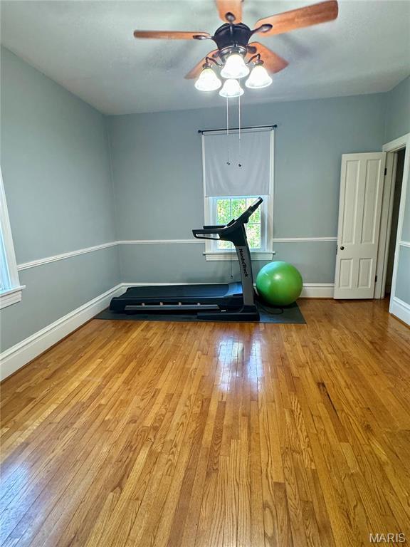 149 N Elizabeth Ave, Saint Louis, MO 63135 - exercise room with hardwood / wood-style floors, a ceiling fan, and baseboards