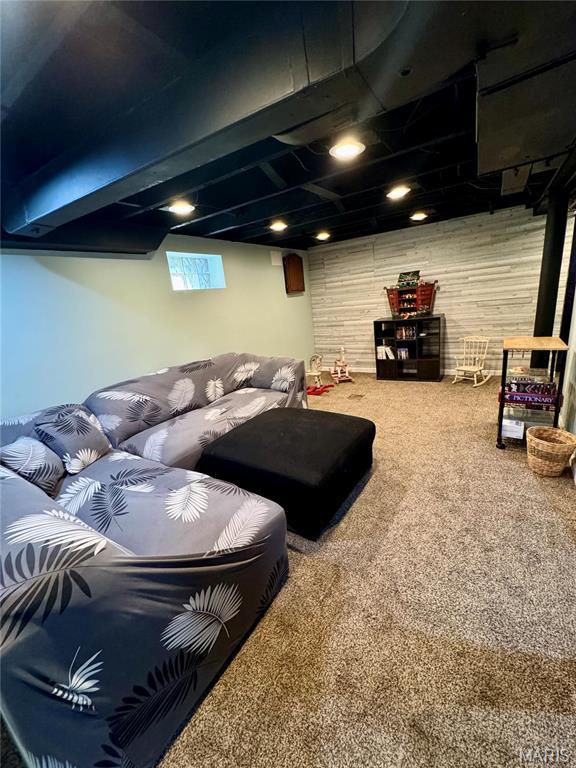 149 N Elizabeth Ave, Saint Louis, MO 63135 - view of carpeted living area