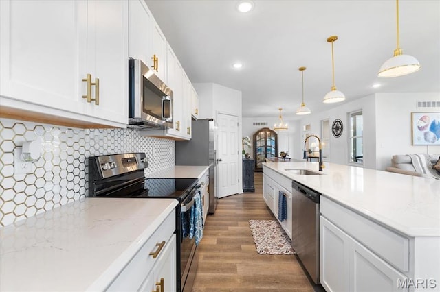 2032 Tiber St, Saint Charles, MO 63301 - kitchen with appliances with stainless steel finishes, a sink, dark wood-style floors, white cabinetry, and recessed lighting