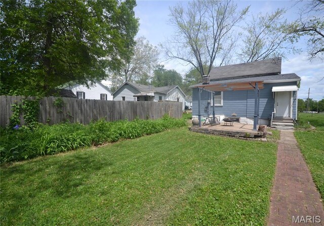 103 N Delaware Ave, Belleville, IL 62221 - view of yard with a patio area