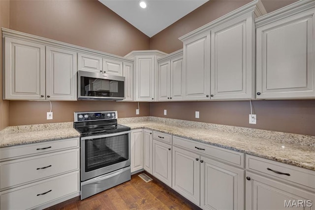 433 Cherry Creek Ln, Farmington, MO 63640 - kitchen featuring appliances with stainless steel finishes, white cabinets, dark wood-style flooring, vaulted ceiling, and recessed lighting
