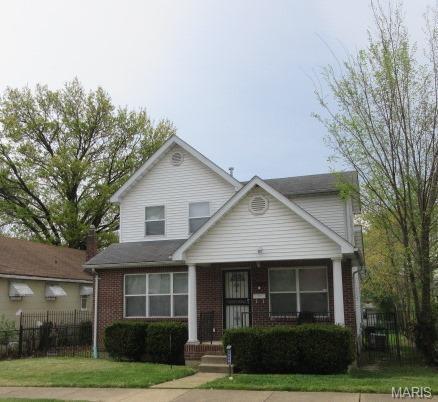 view of front of property featuring brick siding