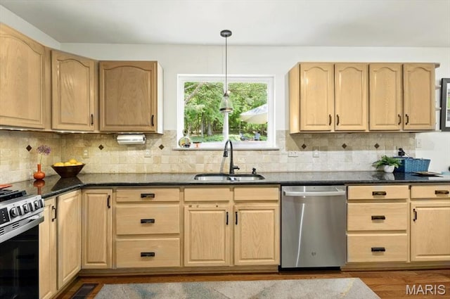 17282 Hilltop Ridge Dr, Eureka, MO 63025 - kitchen featuring stainless steel appliances, light brown cabinetry, a sink, dark wood-type flooring, and backsplash