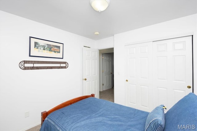 17282 Hilltop Ridge Dr, Eureka, MO 63025 - bedroom featuring carpet floors, a closet, and baseboards