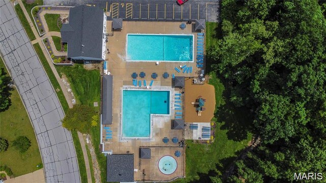 17282 Hilltop Ridge Dr, Eureka, MO 63025 - bird's eye view of a pool