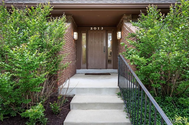 2013 Trailcrest Ln Unit 7, Saint Louis, MO 63122 - entrance to property with brick siding