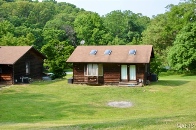 258 Hideaway Trl, Eureka, MO 63025 - view of front facade with a front yard, a wooded view, and an outdoor structure