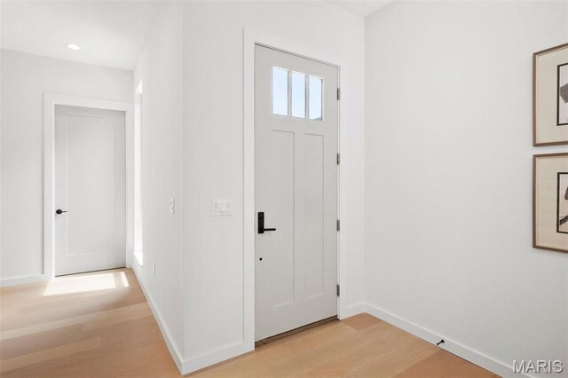 215 N Sarah St Unit 12, Saint Louis, MO 63108 - foyer with light wood-type flooring, baseboards, and recessed lighting