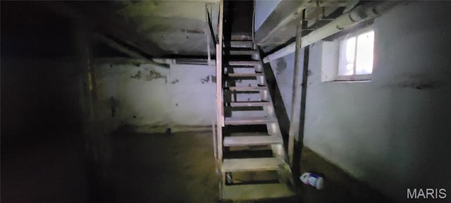 5144 Palm St, Saint Louis, MO 63115 - view of stairway