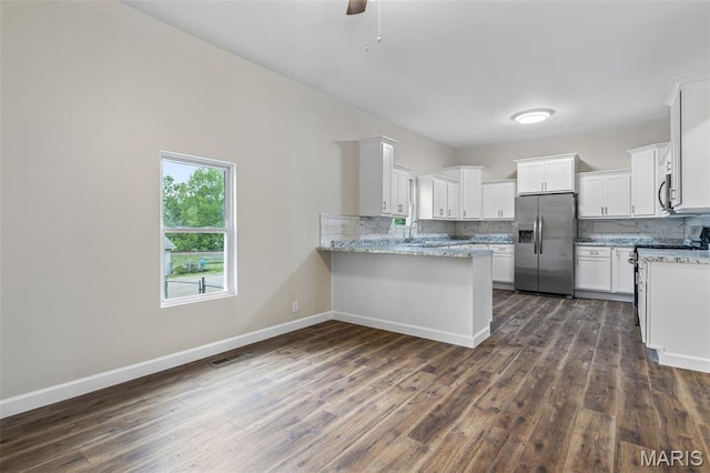 300 Lewis St, Park Hills, MO 63601 - kitchen featuring stainless steel appliances, a peninsula, a sink, and tasteful backsplash