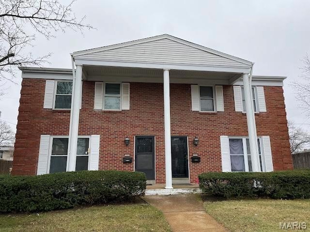 10446 Willowdale, Saint Louis, MO 63146 - neoclassical home with brick siding