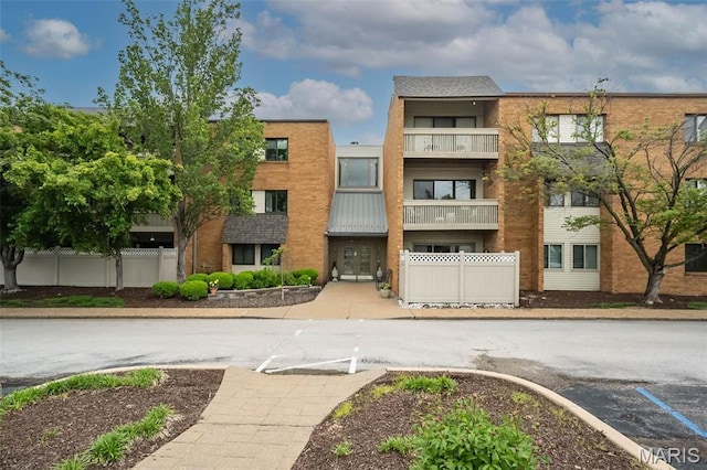 950 E Rue De La Banque Unit 208, Creve Coeur, MO 63141 - view of property featuring uncovered parking