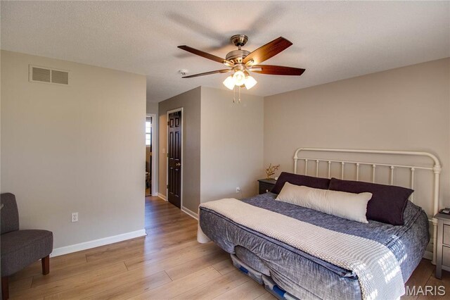 bedroom featuring light wood-style floors, baseboards, and ceiling fan