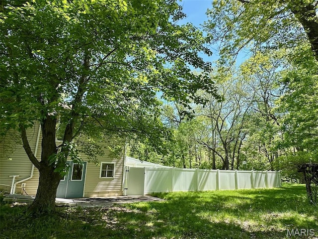 124 Dawn Dr, Washington, MO 63090 - fenced backyard featuring a gate