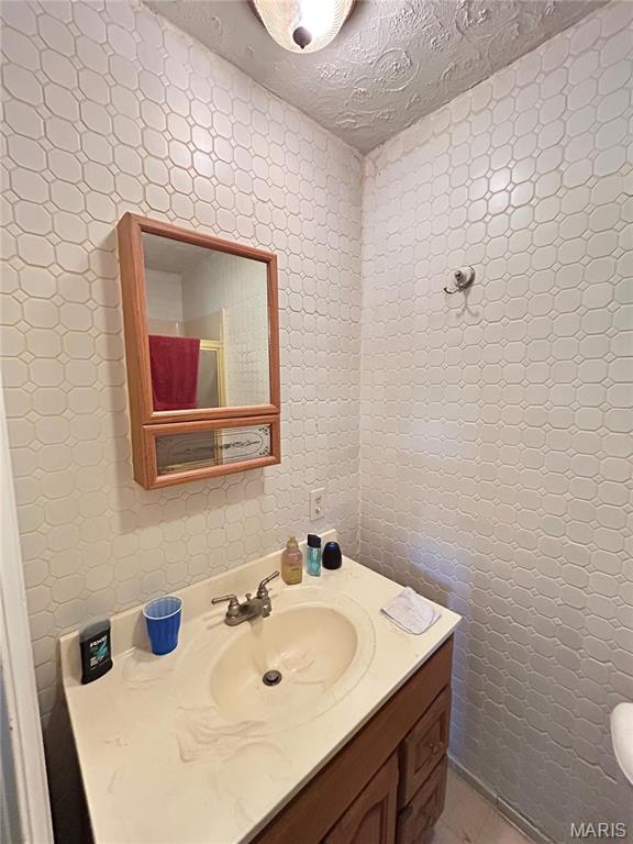 120 E Beth St, Licking, MO 65542 - bathroom with vanity