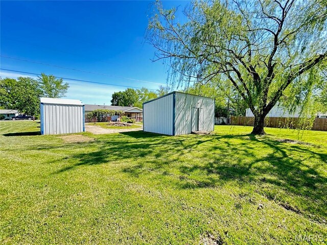 120 E Beth St, Licking, MO 65542 - view of yard with an outbuilding and a shed