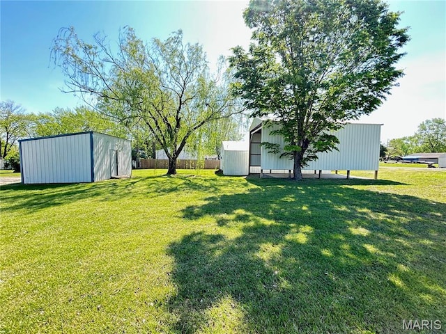 120 E Beth St, Licking, MO 65542 - view of yard with a pole building and an outdoor structure