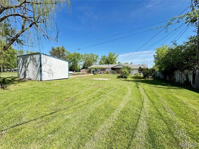 120 E Beth St, Licking, MO 65542 - view of green lawn with an outdoor structure
