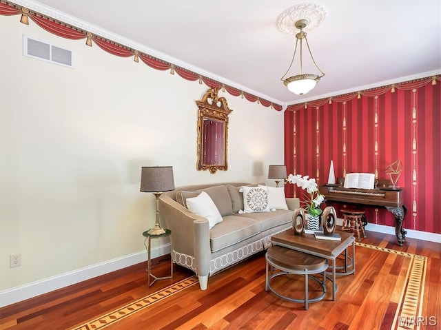 590 Fairway Dr, Union, MO 63084 - living area featuring wood finished floors, baseboards, and crown molding
