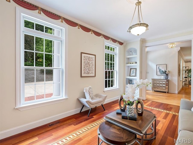 590 Fairway Dr, Union, MO 63084 - living area featuring light wood finished floors, baseboards, and built in features