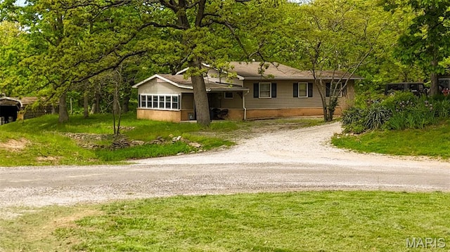 15222 Circle Dr, Gillespie, IL 62033 - ranch-style house featuring driveway and a front yard