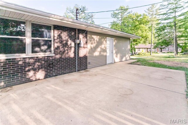 4900 Eiffel Dr, Godfrey, IL 62035 - view of patio / terrace