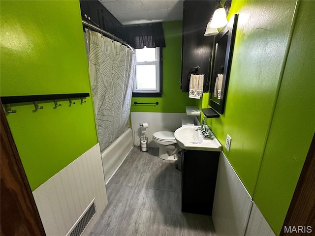 1323 Union Ave, Belleville, IL 62220 - bathroom featuring vanity, wood finished floors, shower / tub combo, and toilet