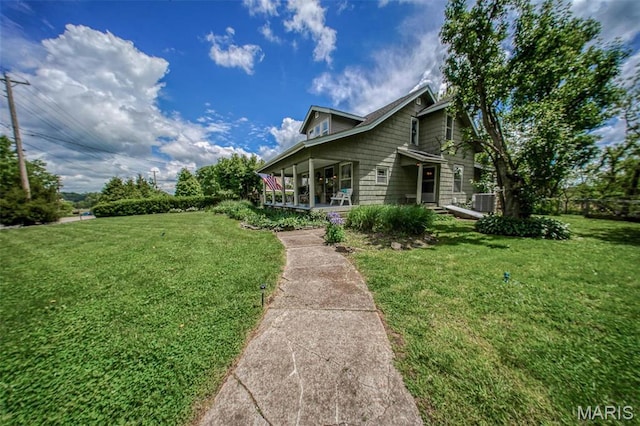 view of front of house featuring a front yard