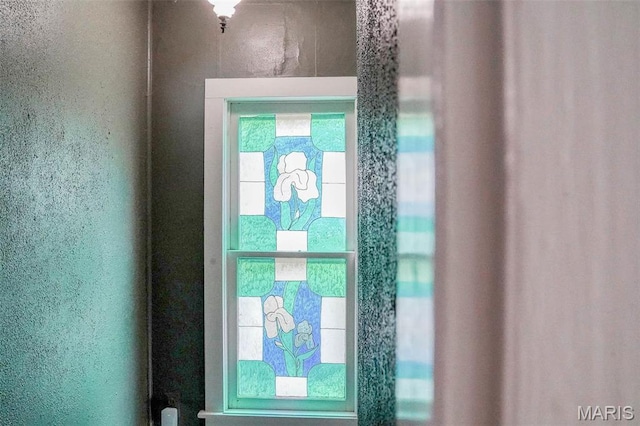 entryway featuring a textured wall