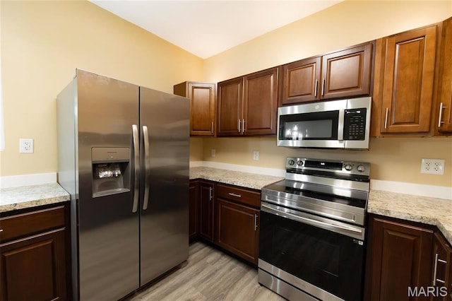 408 E Roosevelt, Salem, MO 65560 - kitchen with stainless steel appliances, light countertops, and light wood-style floors
