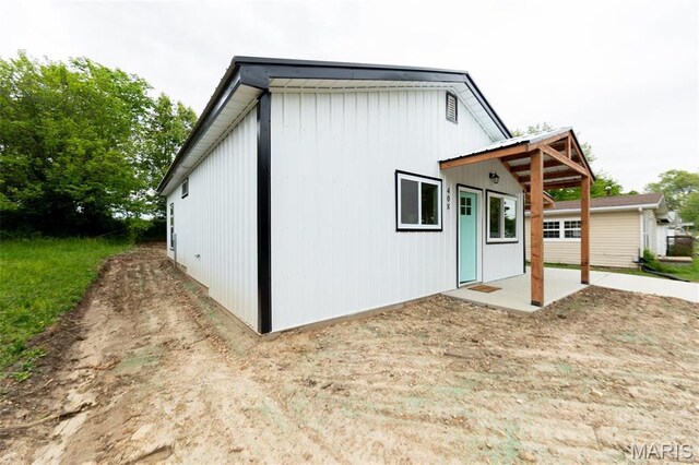 408 E Roosevelt, Salem, MO 65560 - view of side of home with a patio