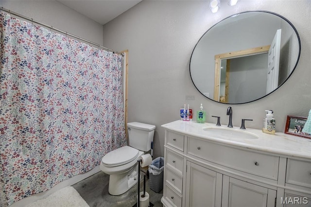 22950 Pin Oak Dr, Lebanon, MO 65536 - full bath with toilet, vanity, and a shower with curtain