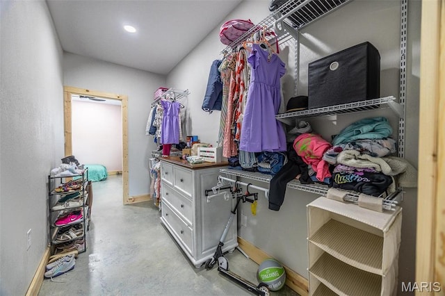 22950 Pin Oak Dr, Lebanon, MO 65536 - view of walk in closet