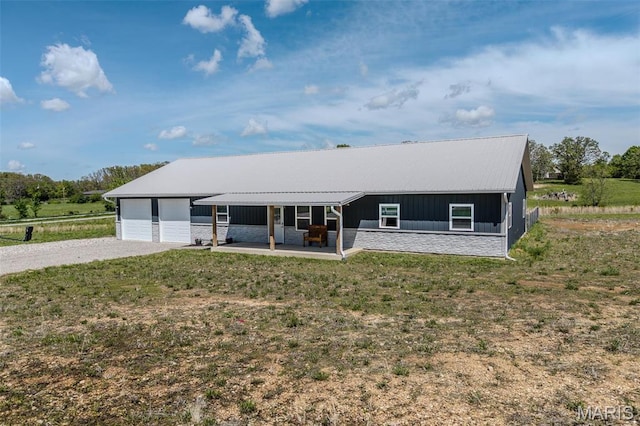 22950 Pin Oak Dr, Lebanon, MO 65536 - view of front of property featuring driveway, metal roof, a patio, and a front lawn
