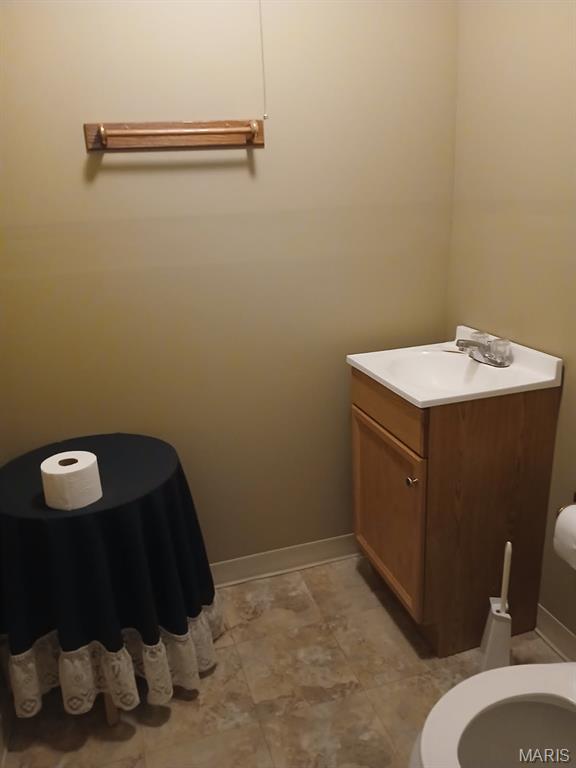 10506 Camden Park Dr, Saint Louis, MO 63135 - half bath with toilet, vanity, and baseboards
