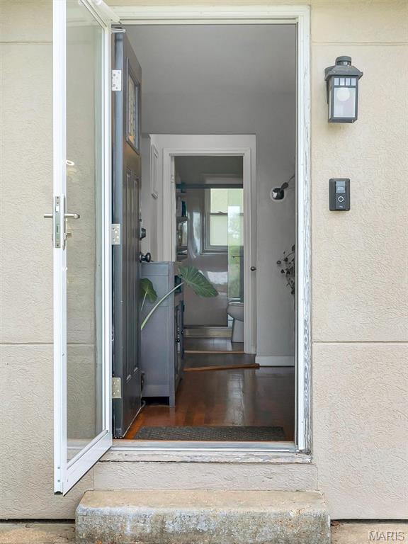 1101 Sunset Dr, Sullivan, MO 63080 - property entrance featuring stucco siding