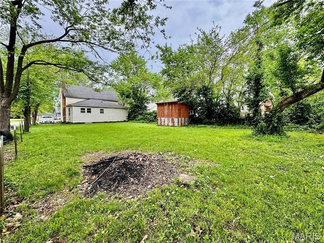 274 Cornelison St, Lebanon, MO 65536 - view of green lawn with a shed and an outbuilding