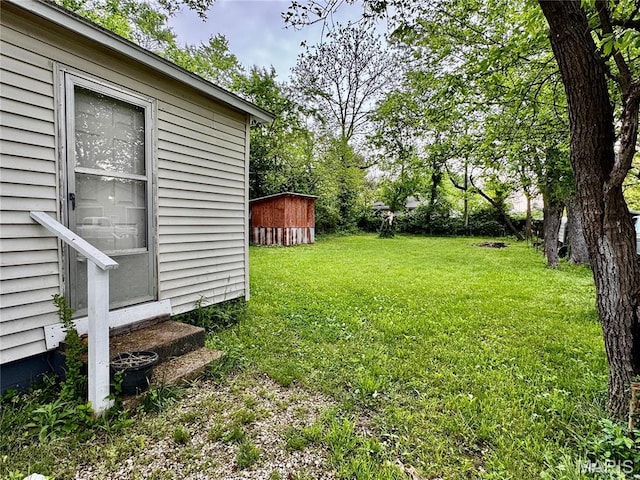 274 Cornelison St, Lebanon, MO 65536 - view of green lawn with entry steps and an outdoor structure