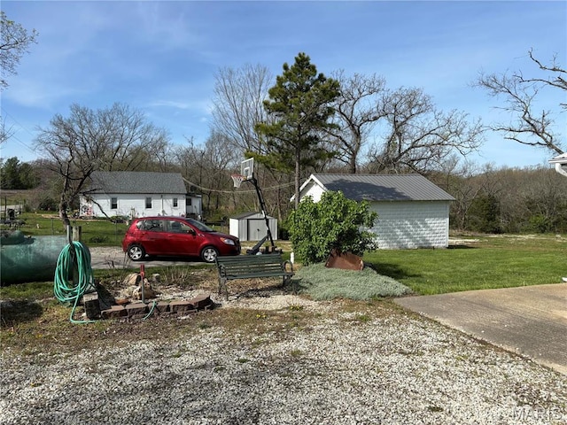 1921 W W Springfield Rd, Saint Clair, MO 63077 - view of grassy yard featuring an outbuilding and a shed