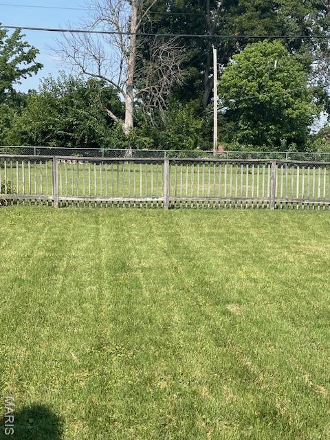 9809 Zenith Dr, Saint Louis, MO 63123 - photo 12