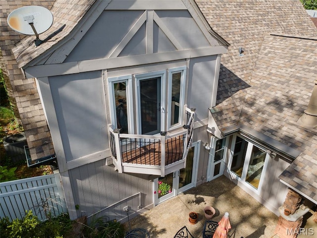 2125 Crystal Dr, Saint Louis, MO 63131 - rear view of house with a shingled roof