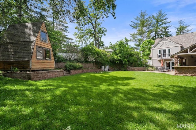 2125 Crystal Dr, Saint Louis, MO 63131 - view of yard with a patio