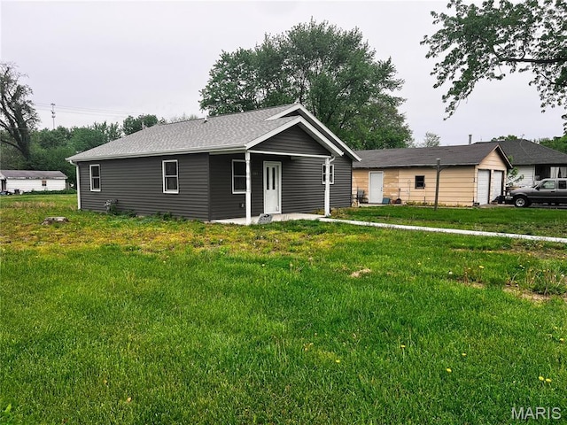101 N Railroad St, Patoka, IL 62875 - photo 2
