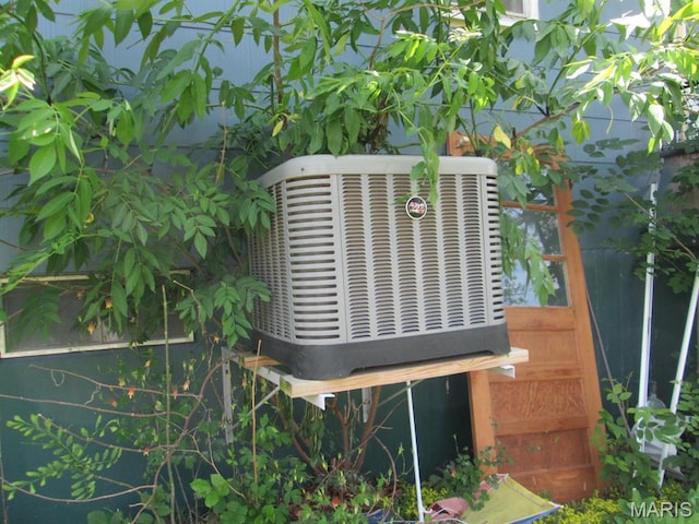 11 W S St, Gerald, MO 63037 - exterior view of cooling unit