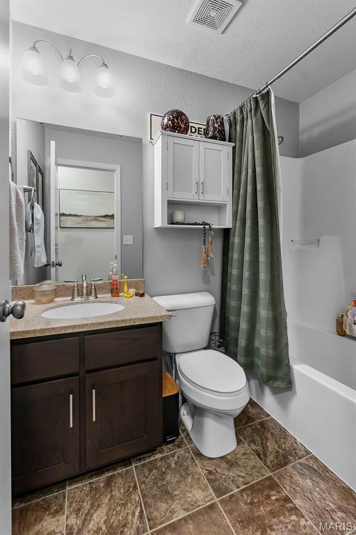 111 Hammond Dr, Herculaneum, MO 63048 - bathroom featuring toilet, vanity, and shower / tub combo