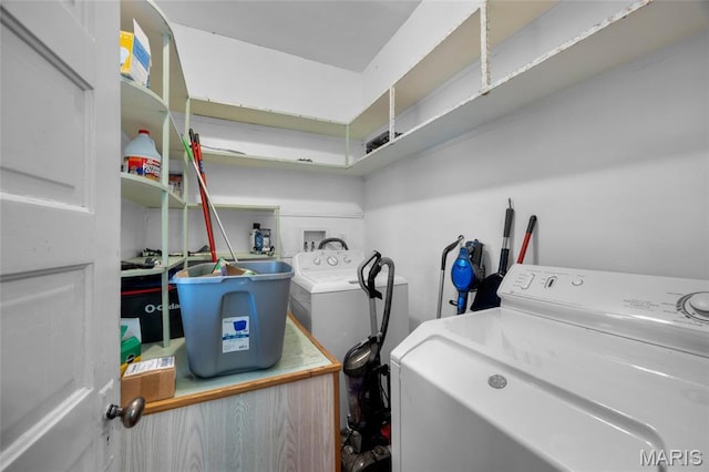27 N Taylor Ave, Crystal City, MO 63019 - laundry room featuring separate washer and dryer
