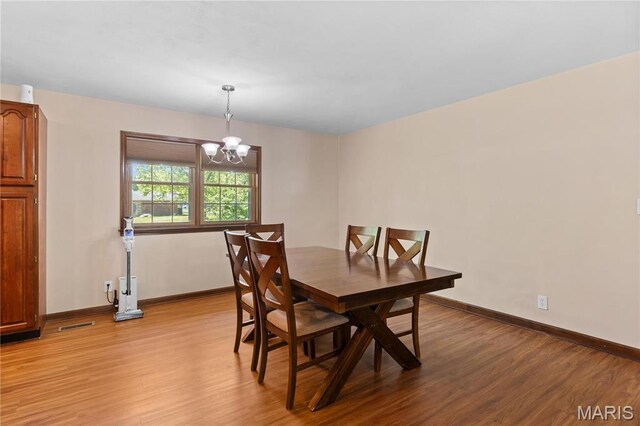 511 Ruddy Ct, Troy, IL 62294 - dining room featuring light wood-style flooring, a chandelier, and baseboards