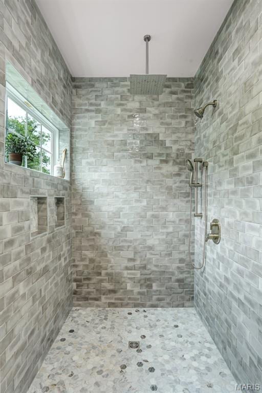 683 Bellerive Estates Dr, Saint Louis, MO 63141 - full bathroom featuring tiled shower