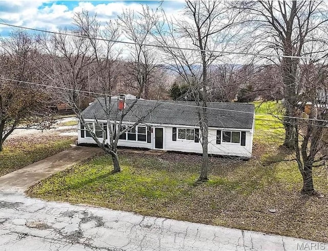 5108 S Gem Dr, High Ridge, MO 63049 - view of front facade featuring a shingled roof and a front yard