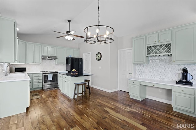30 Shiloh Ct, Edwardsville, IL 62025 - kitchen with appliances with stainless steel finishes, under cabinet range hood, tasteful backsplash, ceiling fan, and vaulted ceiling